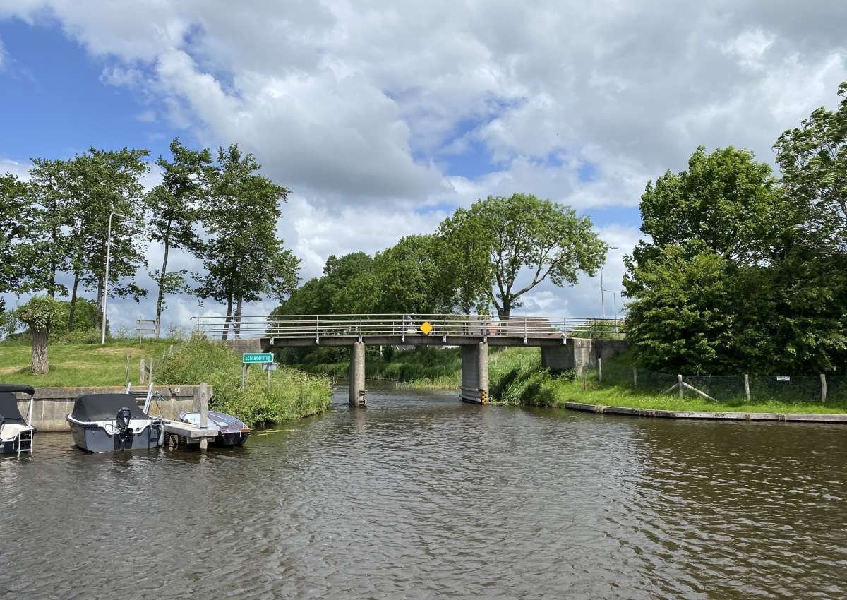 Kuinre, brug - Bridge in de buurt van Steenwijkerland (Kuinre)