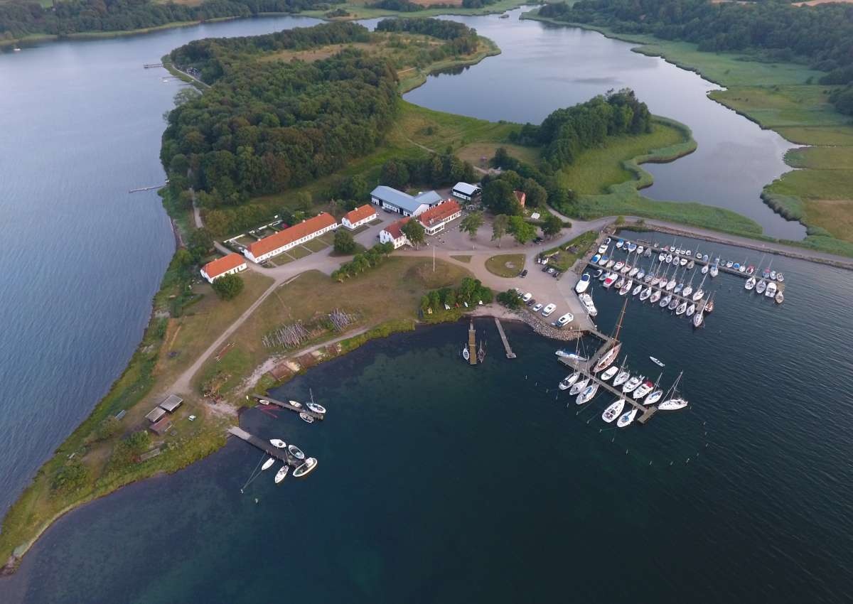 Kalvø (Genner Bugt) - Jachthaven in de buurt van Kalvø