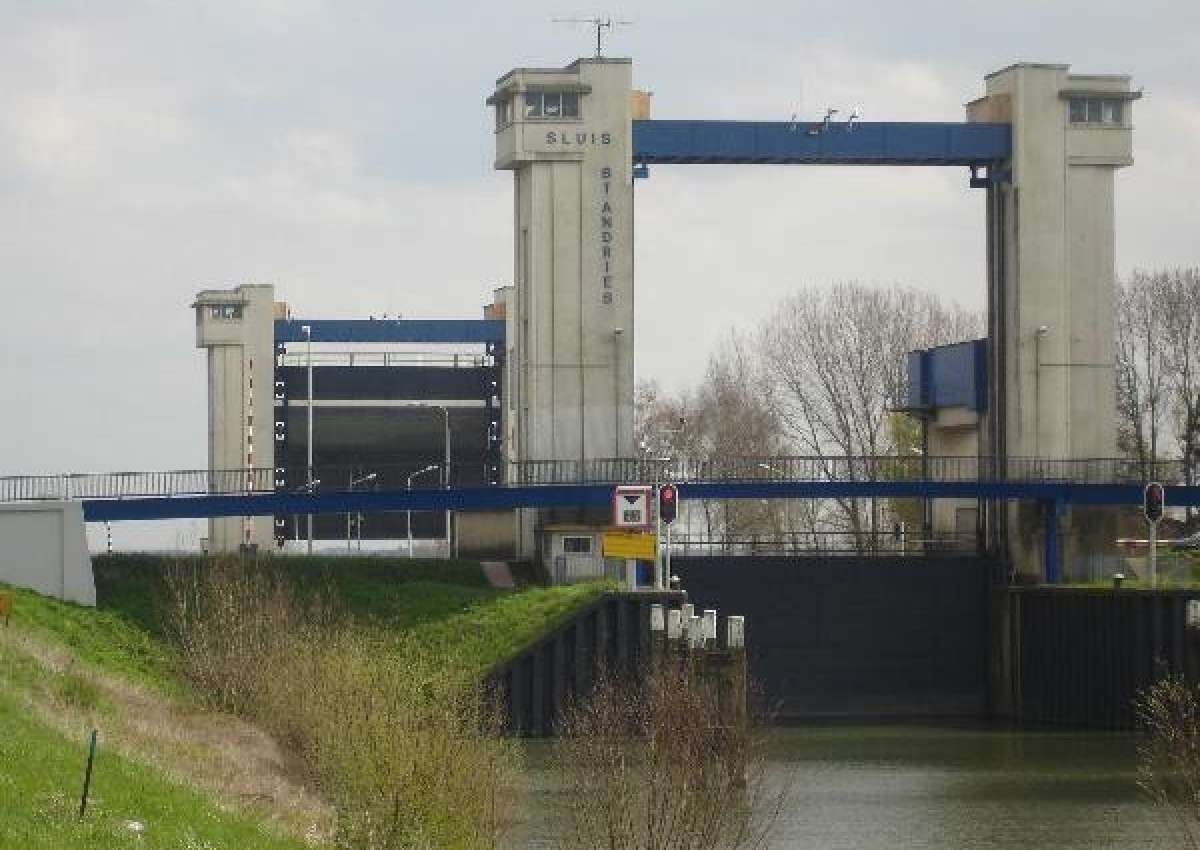St. Andries, brug over bovenhoofd - Bridge in de buurt van Maasdriel (Heerewaarden)