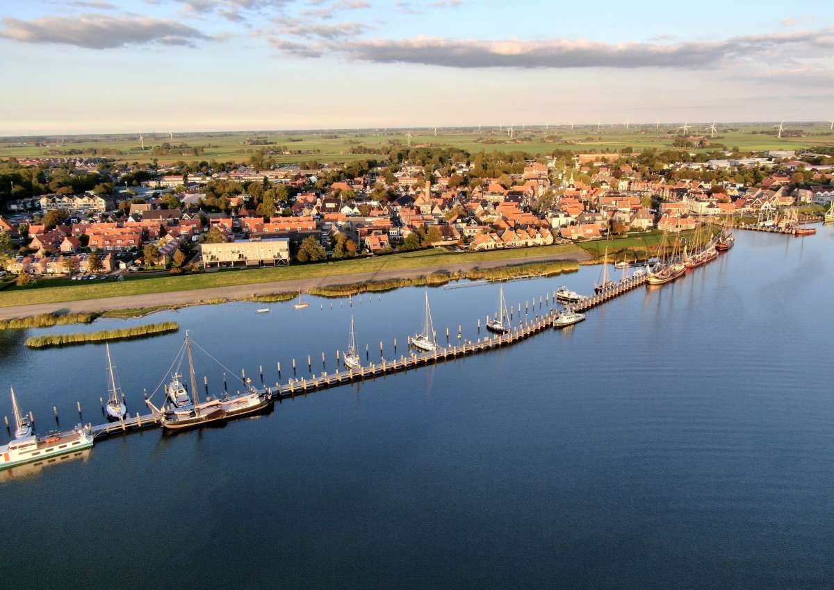 Makkum - Jachthaven in de buurt van Súdwest-Fryslân (Makkum)