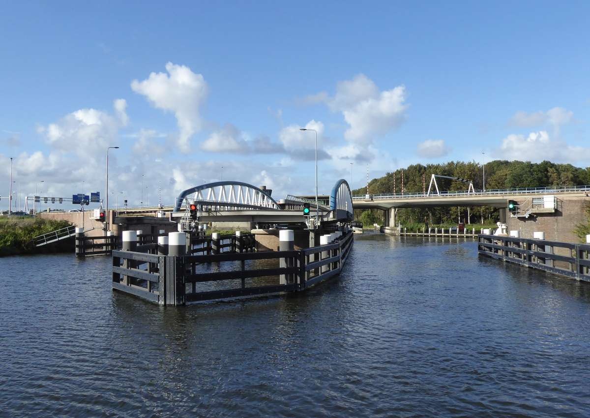 Schipholbrug in de A9 - Bridge in de buurt van Amstelveen (Badhoevedorp)