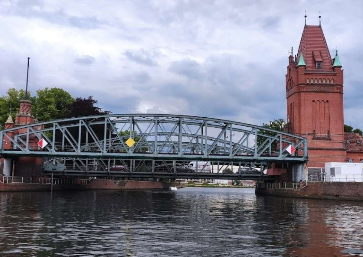 Hubbrücken Lübeck - Navinfo in de buurt van Lübeck (Hüxtertor / Mühlentor / Gärtnergasse)