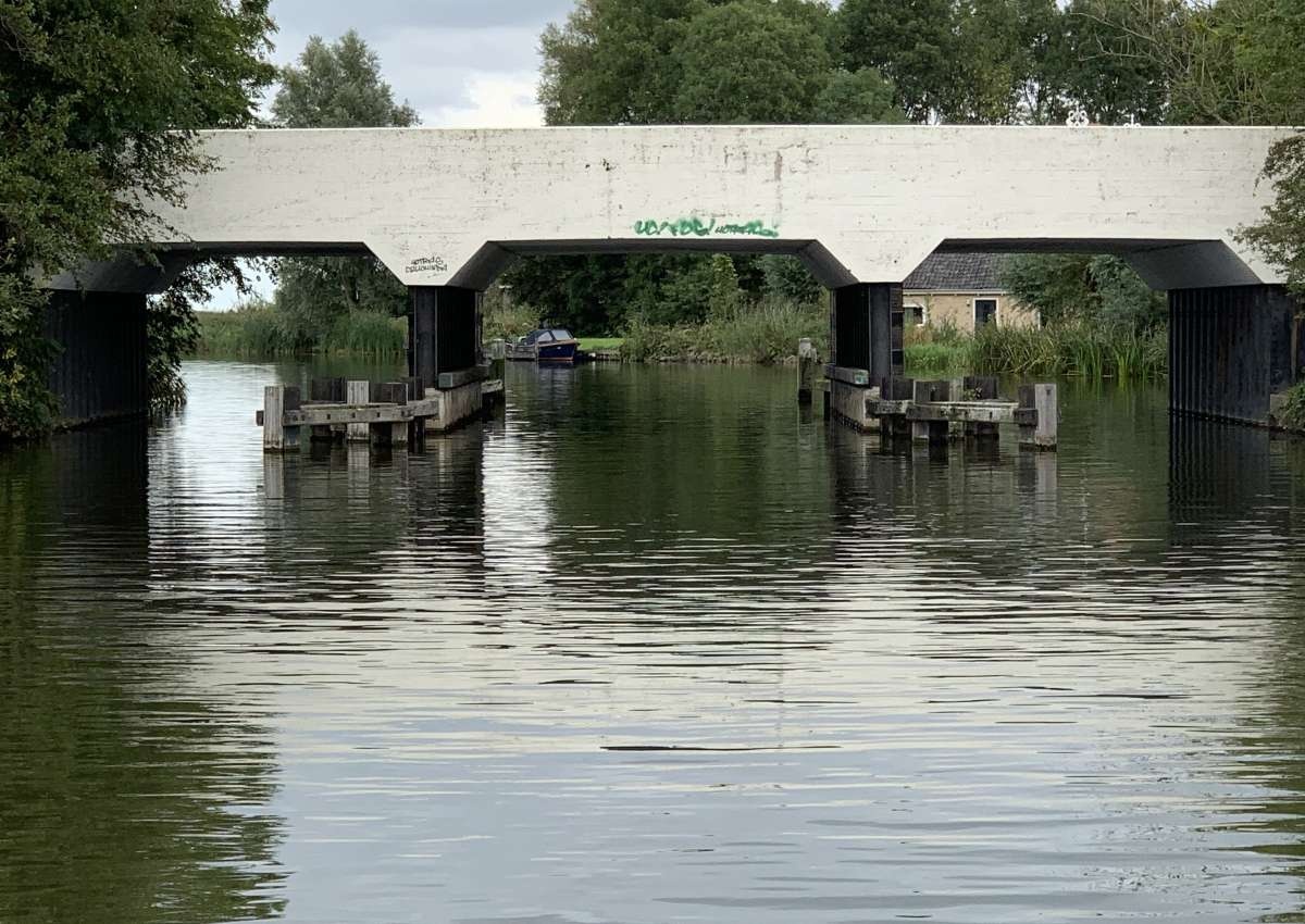 brug in de A7 Uitwellingerga - Bridge in de buurt van Súdwest-Fryslân (Uitwellingerga)