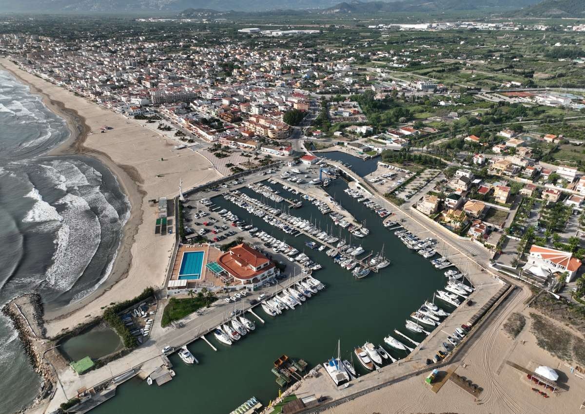 Puerto De Oliva - Jachthaven in de buurt van Oliva (Playa)