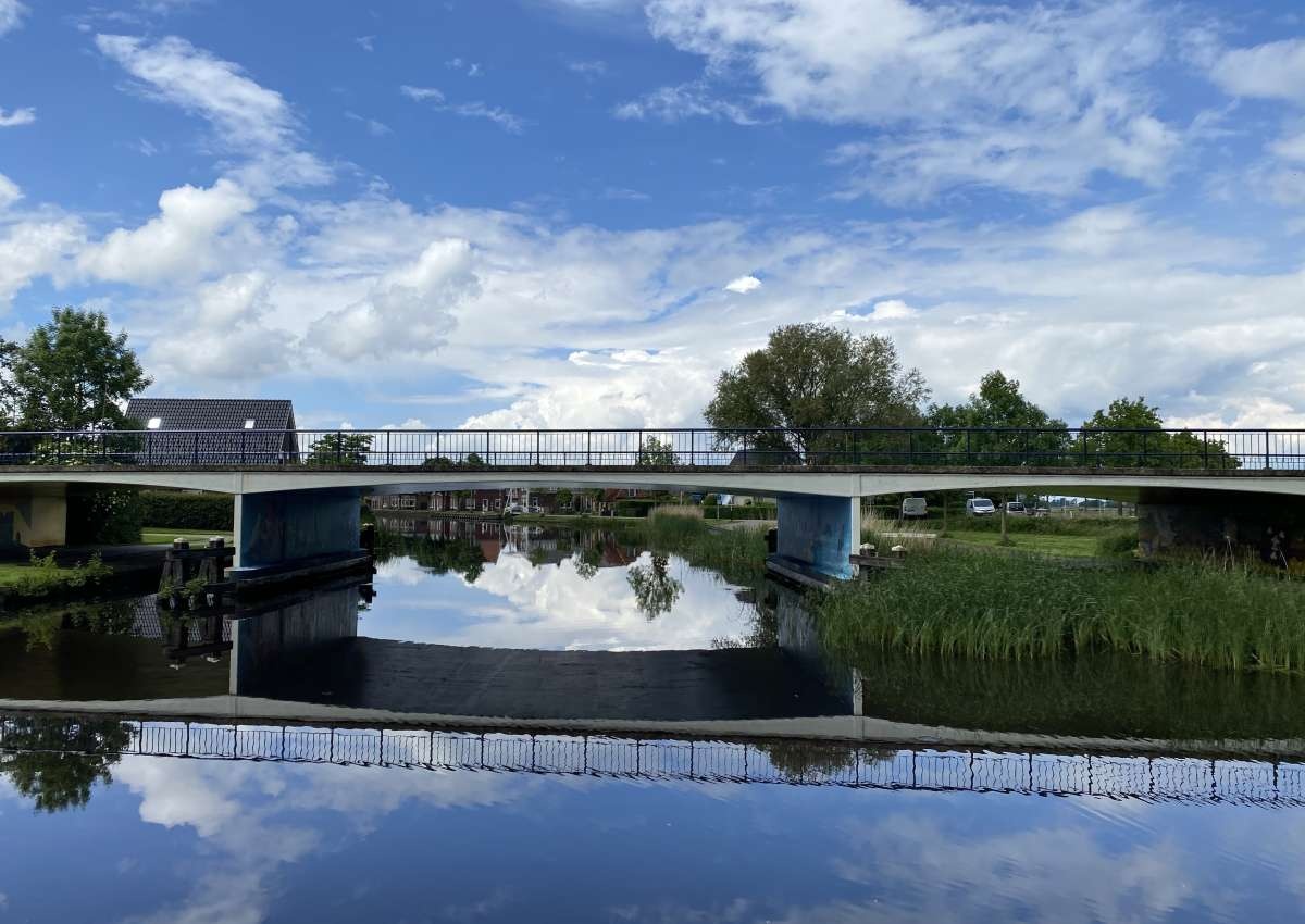 Oldeboorn, brug in de Beetsterdijk - Bridge in de buurt van Heerenveen (Aldeboarn)