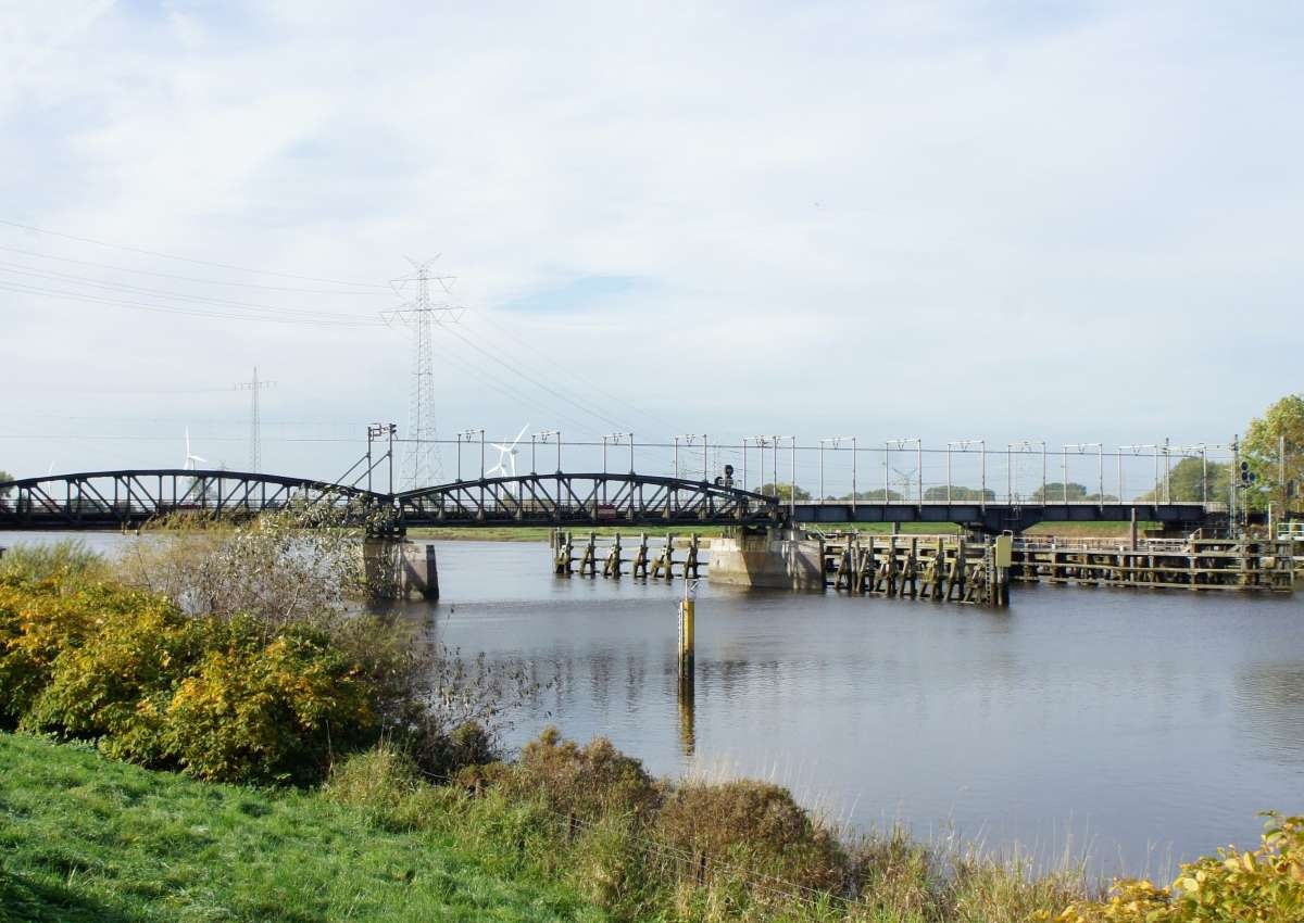 Elsfleth/Orth: Öffnungszeiten Eisenbahnbrücke/ Opening hours railway bridge - Navinfo near Elsfleth