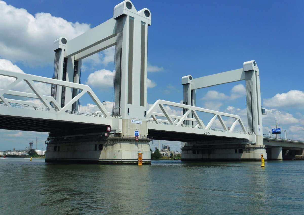 Botlekbrug - Foto in de buurt van Rotterdam (Vondelingenplaat Rotterdam)