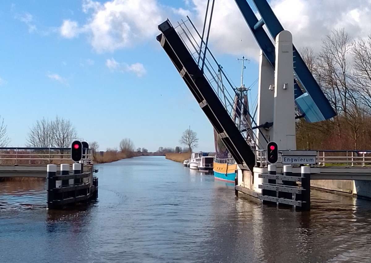 Engwierumerbrug - Bridge in de buurt van Noardeast-Fryslân (Engwierum)