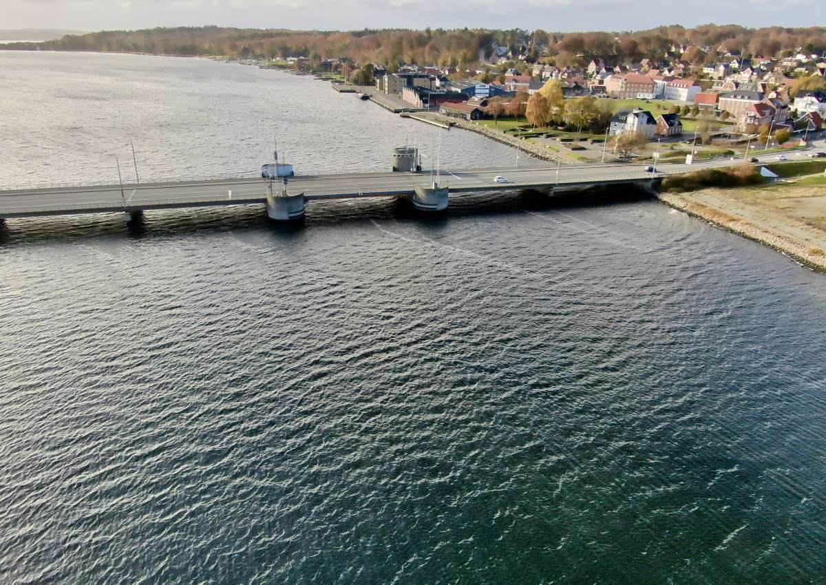 Hadsundbroen - Navinfo in de buurt van Hadsund (Søndergårde)