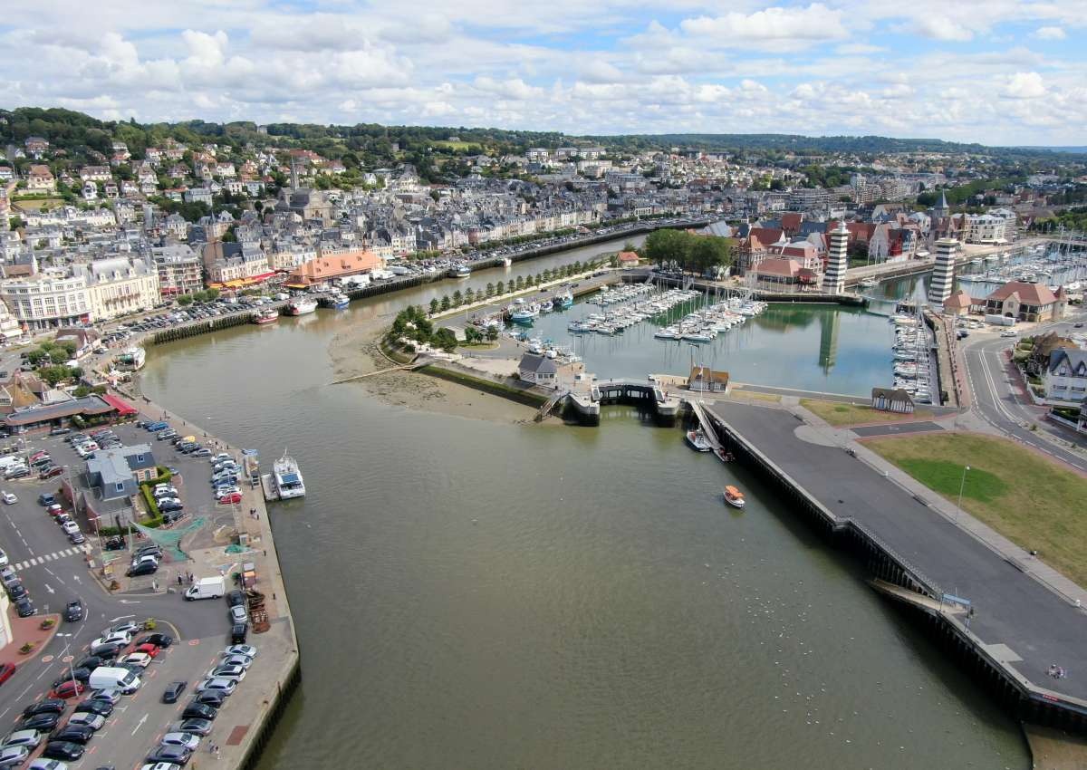 Port public de Deauville - Jachthaven in de buurt van Deauville