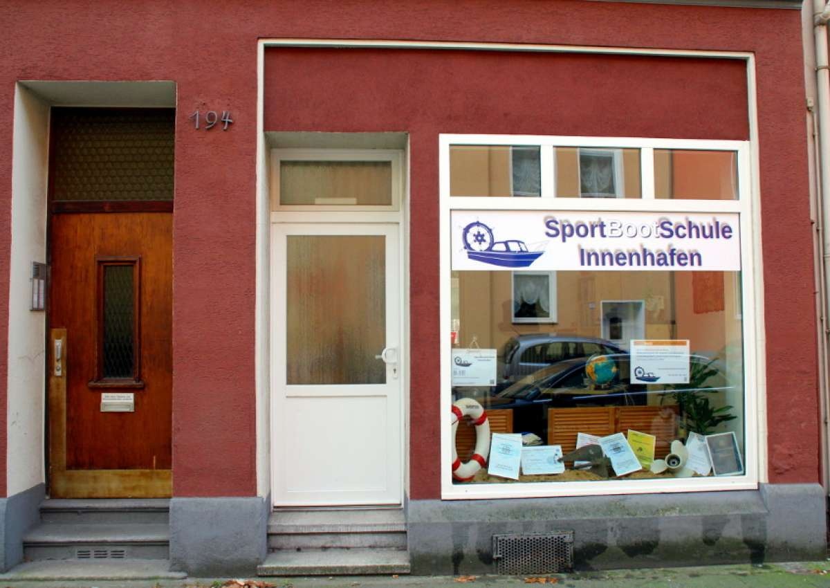 Duisburg- Sportbootschule Innenhafen - Kruidenier & Scheepsuitrusting in de buurt van Duisburg
