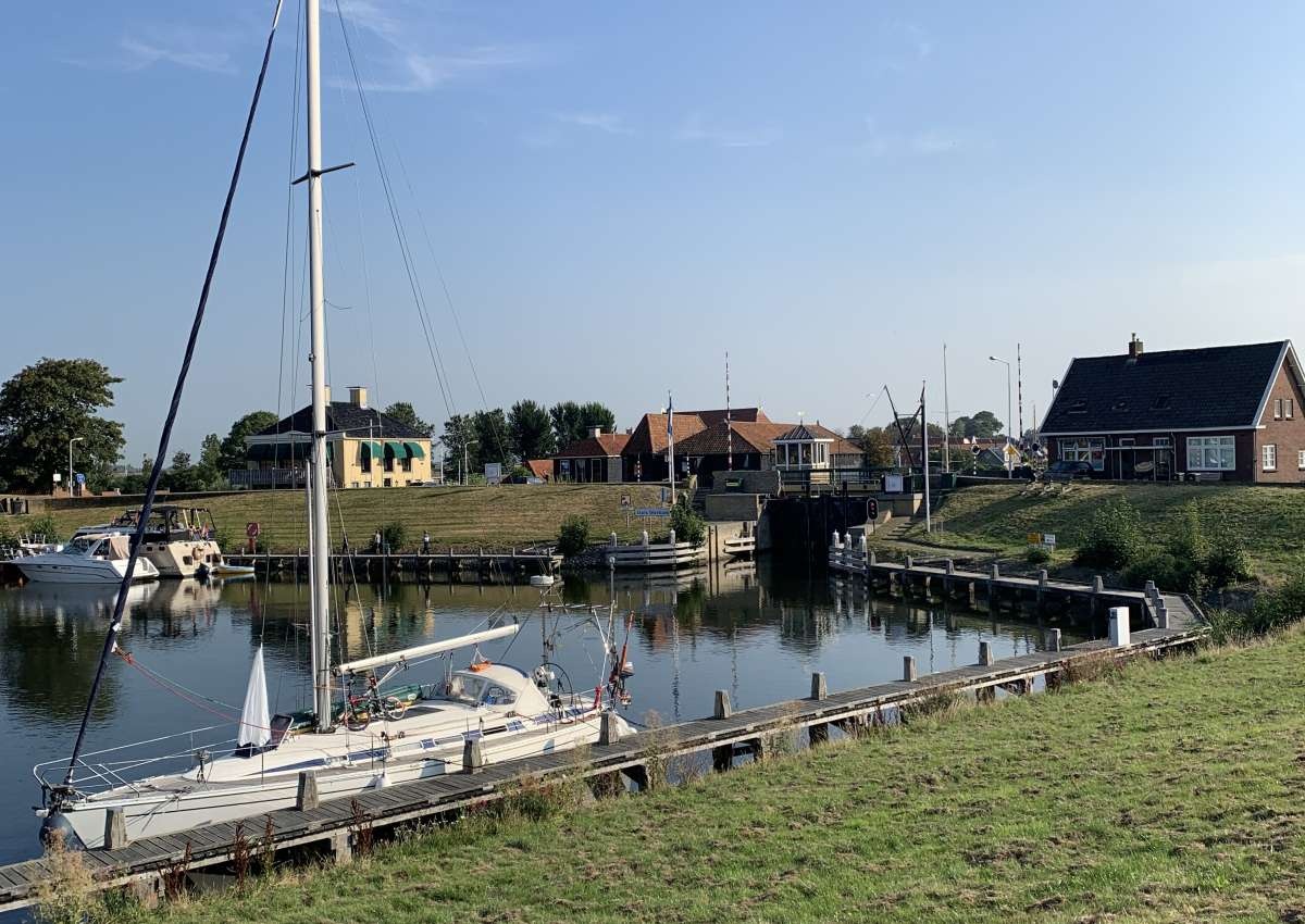 Zeesluis, Workum, brug over buitenhoofd - Bridge in de buurt van Súdwest-Fryslân (Workum)
