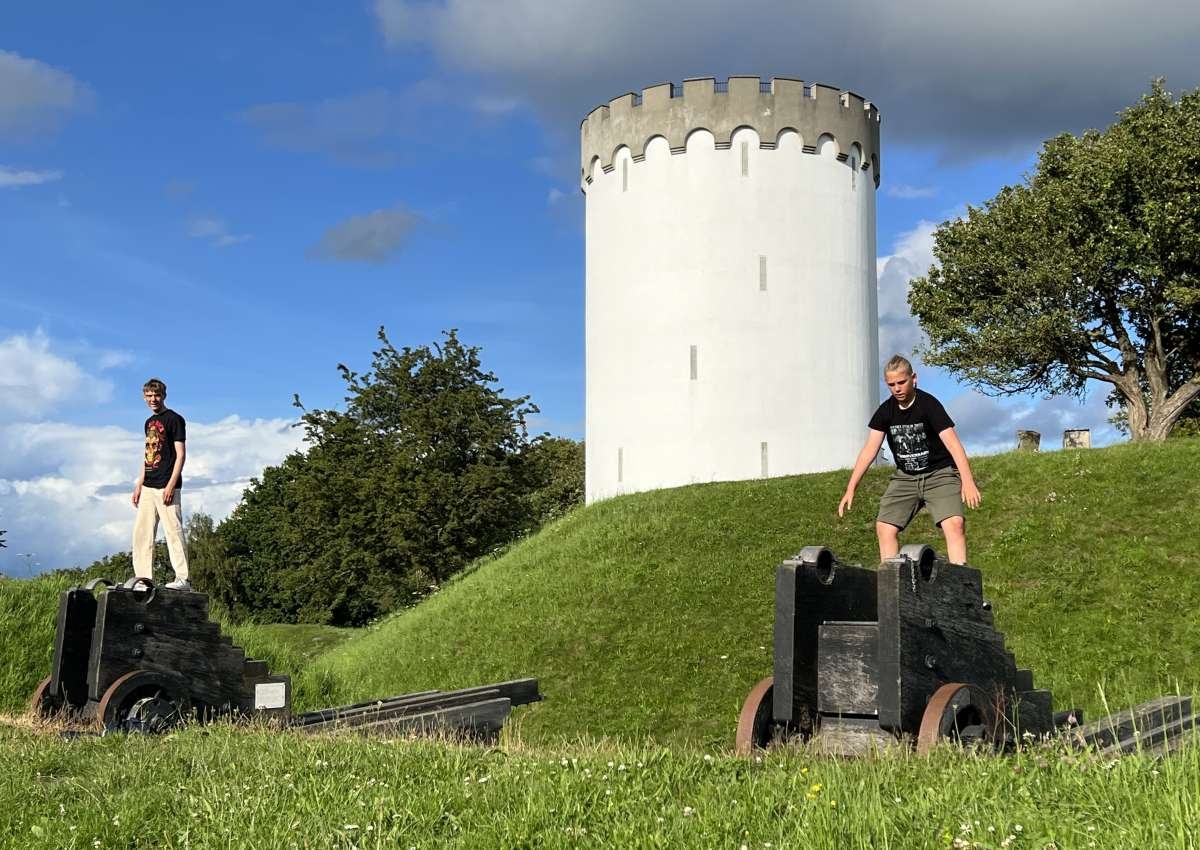 Fredericia - Turm, Wallanlage, Kanonen,  Torbögen - Foto in de buurt van Fredericia