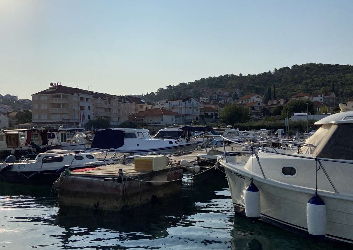Ciovo - Hafen bei Trogir (Balan)