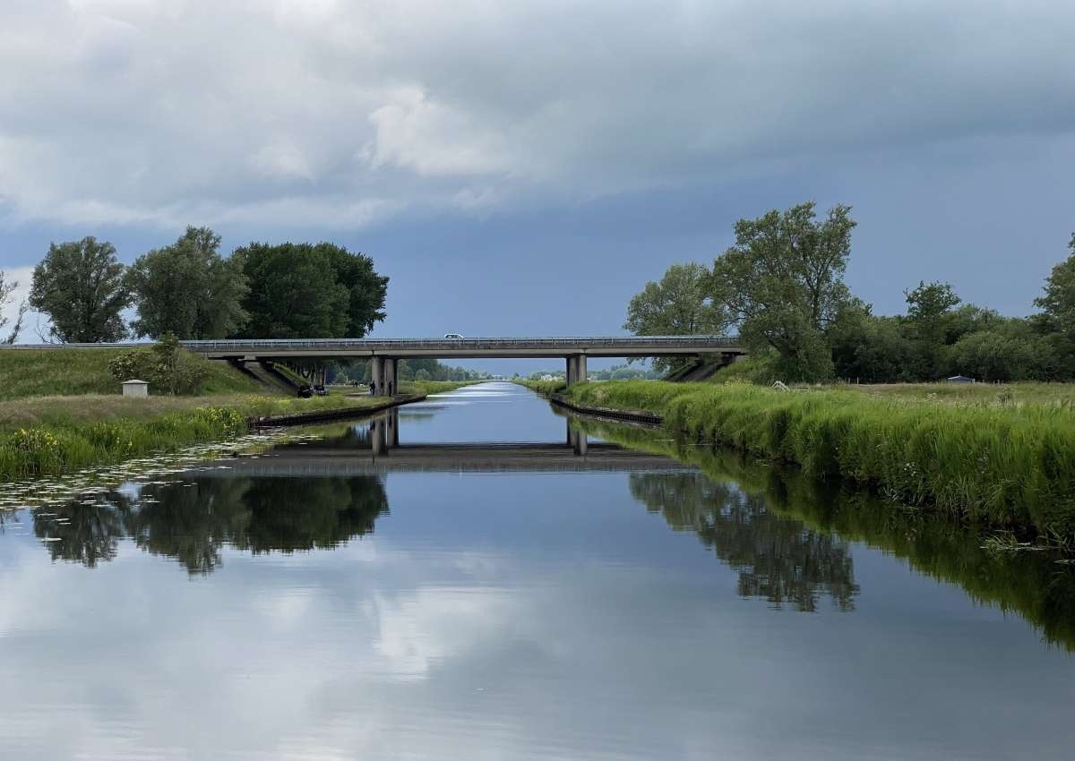 Terwispel, brug in de A-7 - Bridge in de buurt van Opsterland (Terwispel)