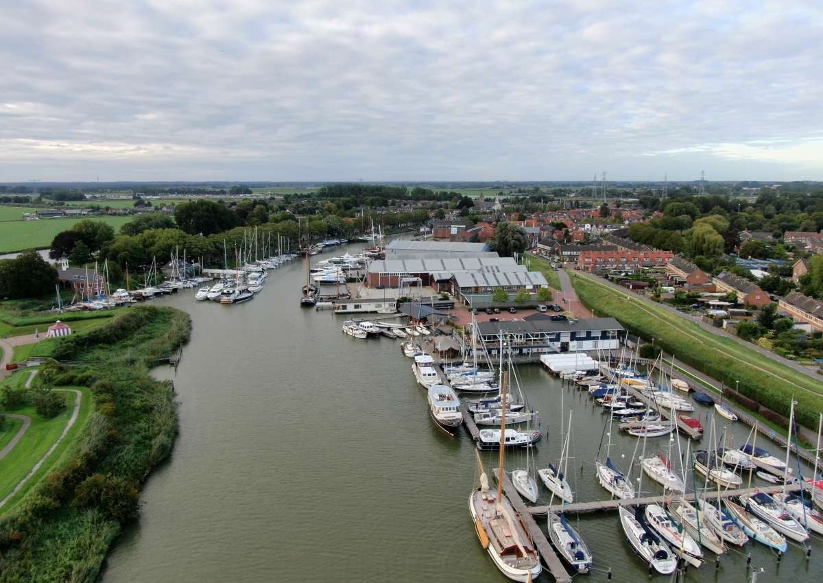 Koninklijke Nederlandsche Zeil- en Roeivereeniging (KNZ&RV) • Royal Netherlands Yacht Club (RNYC) - Hafen bei Gooise Meren (Muiden)