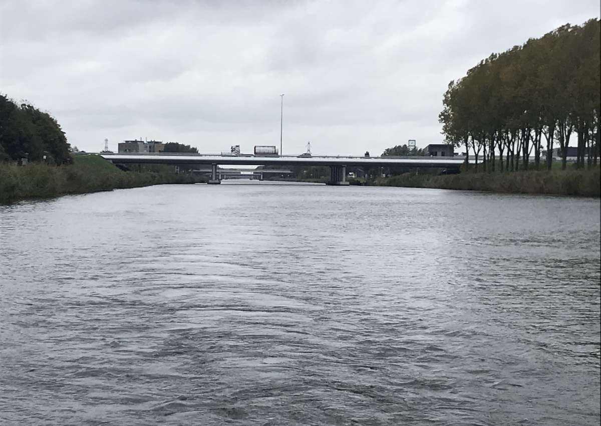 brug in de A6 Almere - Bridge in de buurt van Almere