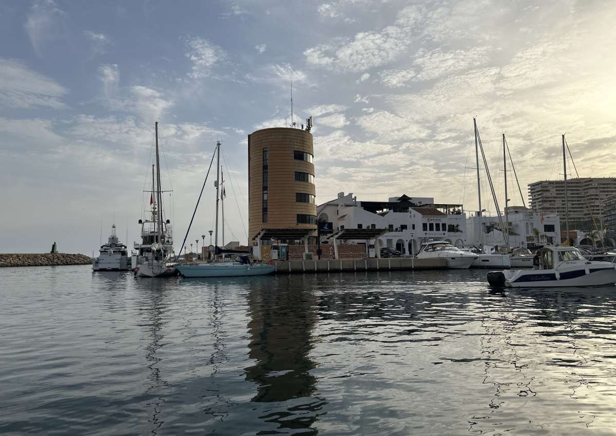 Puerto Deportivo Aguadulce - Brandstof in de buurt van Roquetas de Mar (Aguadulce)