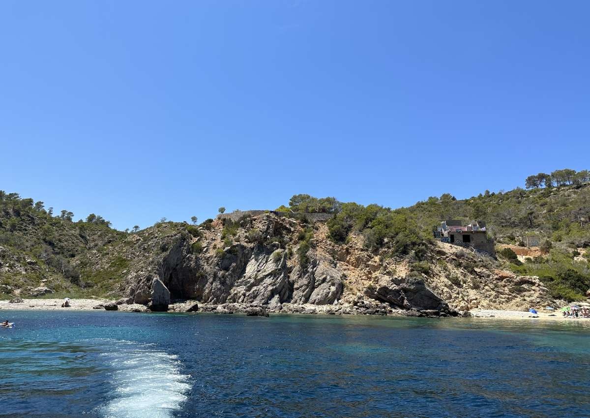 Cala Serra - Ibiza - Anchor near Portinatx