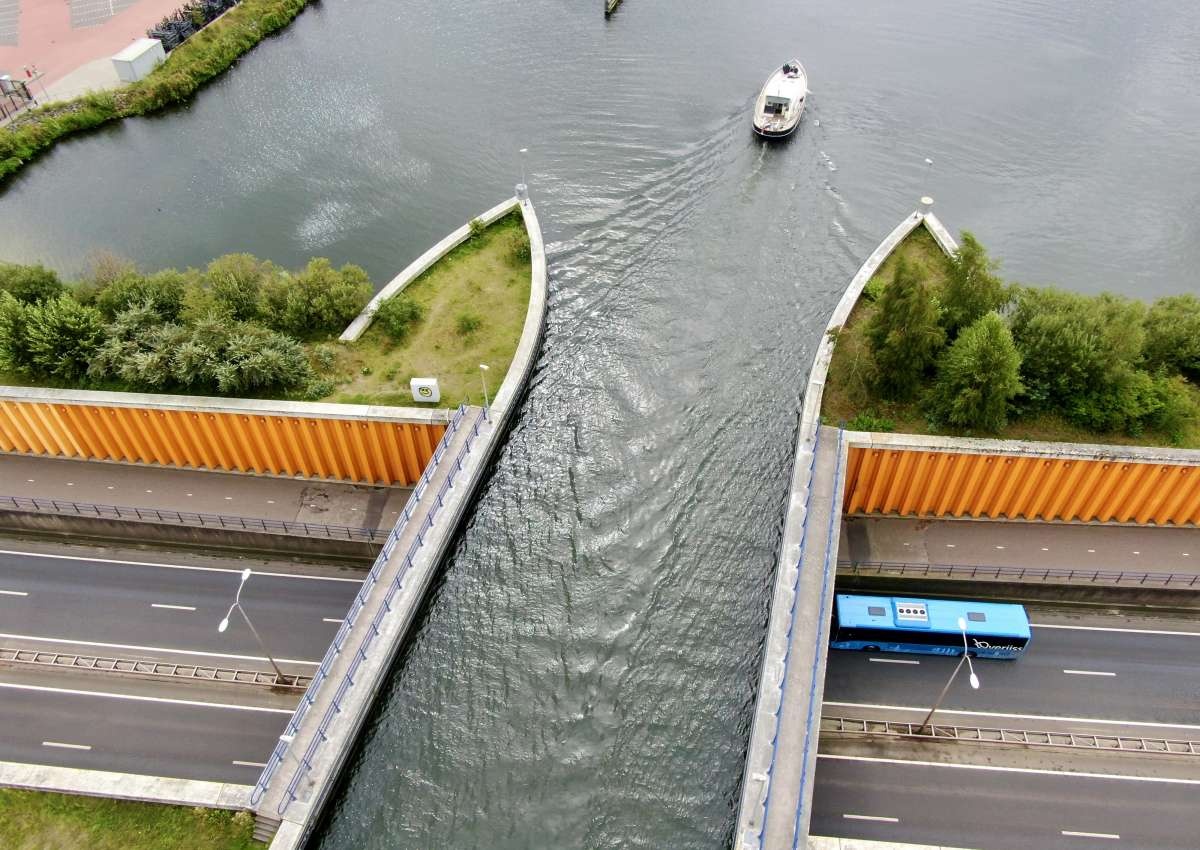 Aqueduct - Foto in de buurt van Harderwijk
