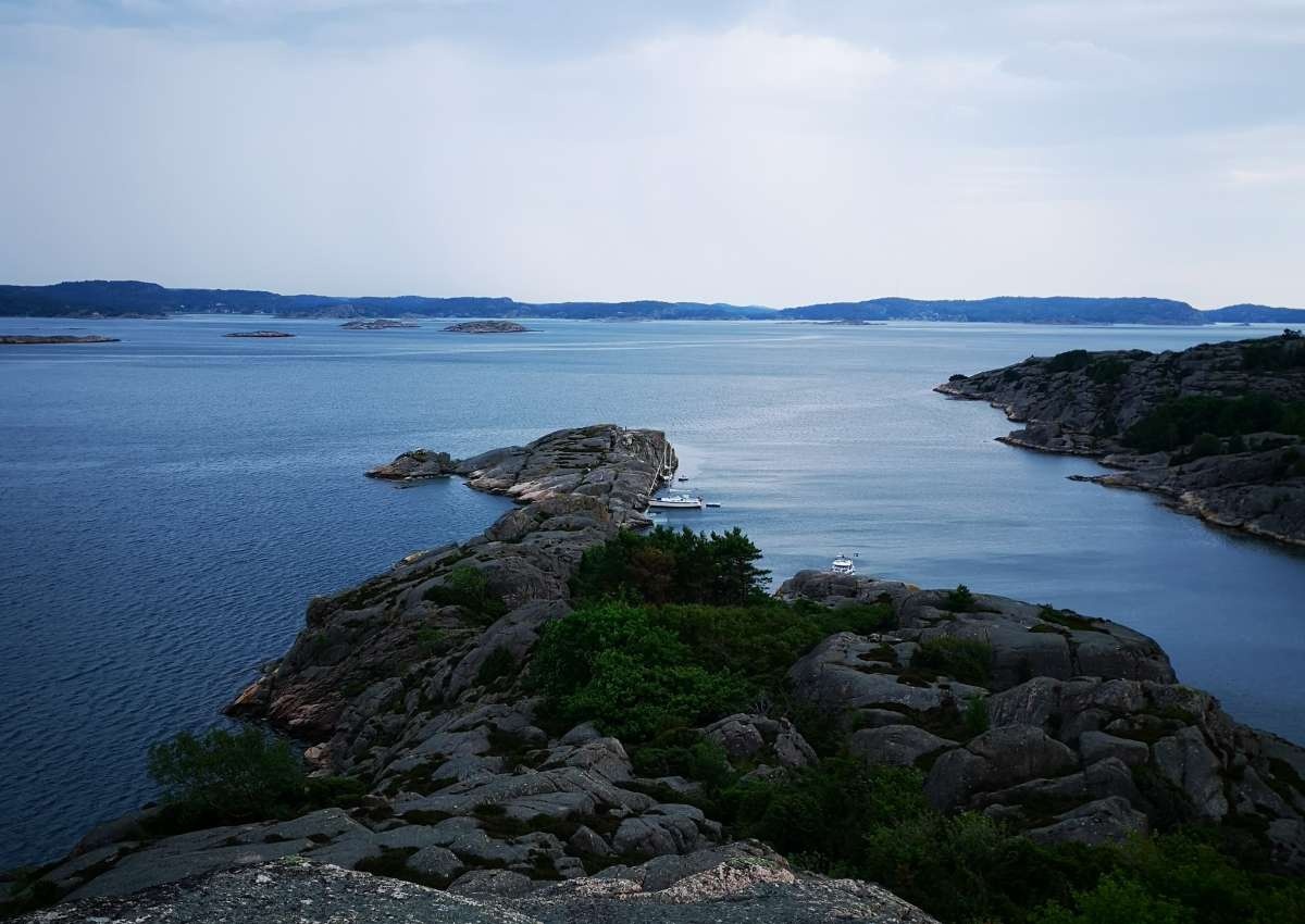 Stigfjorden - Hälsön, Naturhafen - Hafen bei Holm