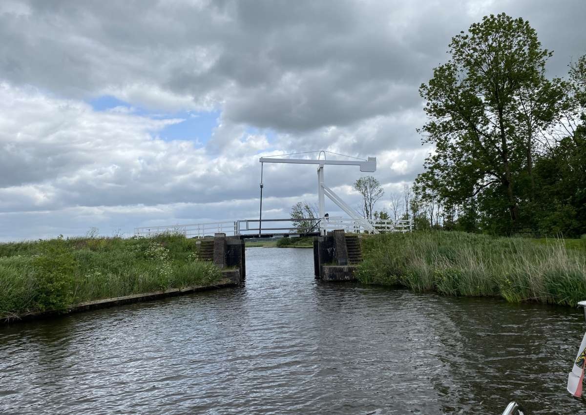 Driewegsluis, fietsbrug - Bridge in de buurt van Weststellingwerf (Oldetrijne)