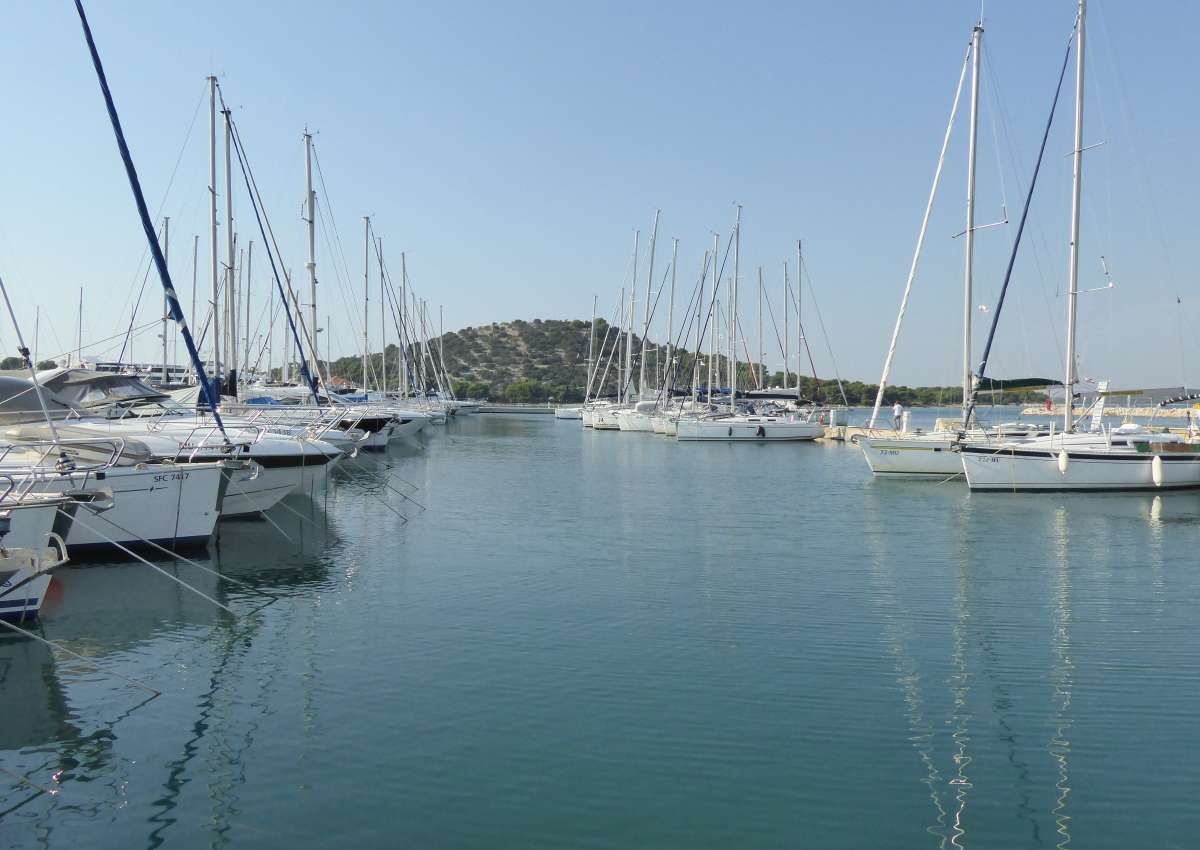 Marina Betina - Jachthaven in de buurt van Murter