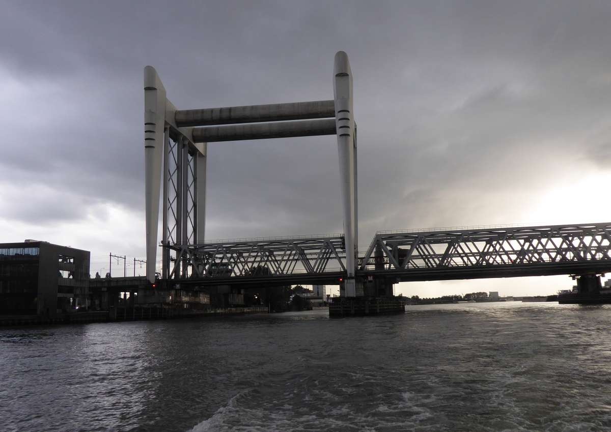 Dordrecht, verkeersbrug - Bridge in de buurt van Zwijndrecht
