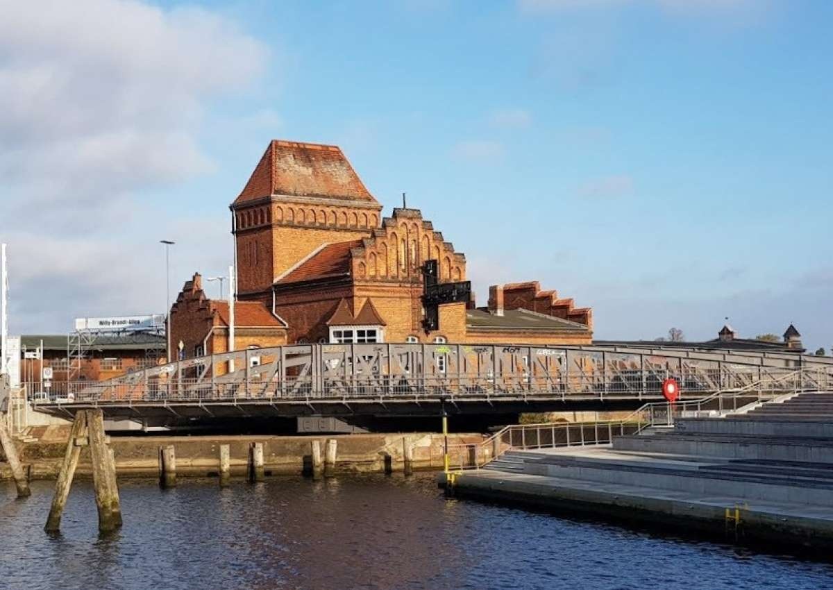 Drehbrücke Engelsgrube - Navinfo in de buurt van Lübeck