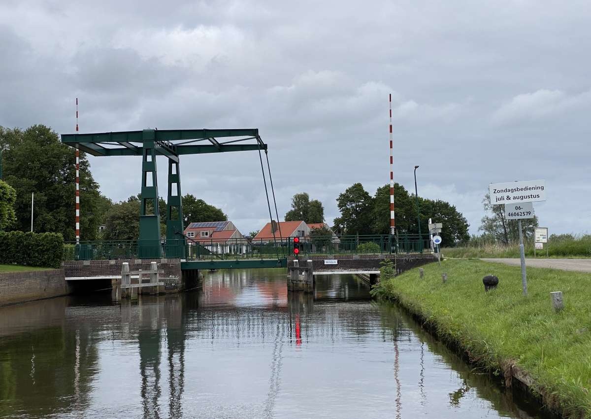 Mildam, brug - Bridge in de buurt van Heerenveen (Mildam)
