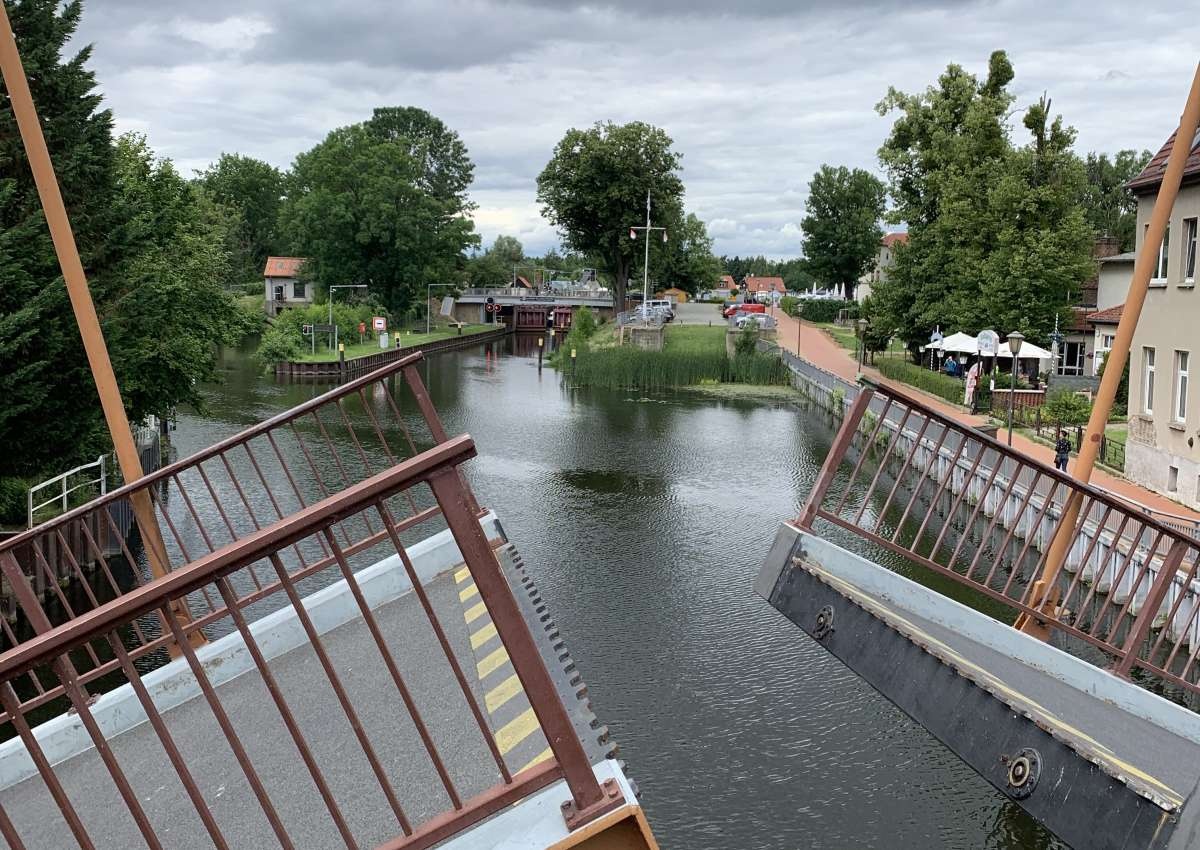 Wartestelle und Dammhast Brücke Zehdenick - Foto in de buurt van Zehdenick