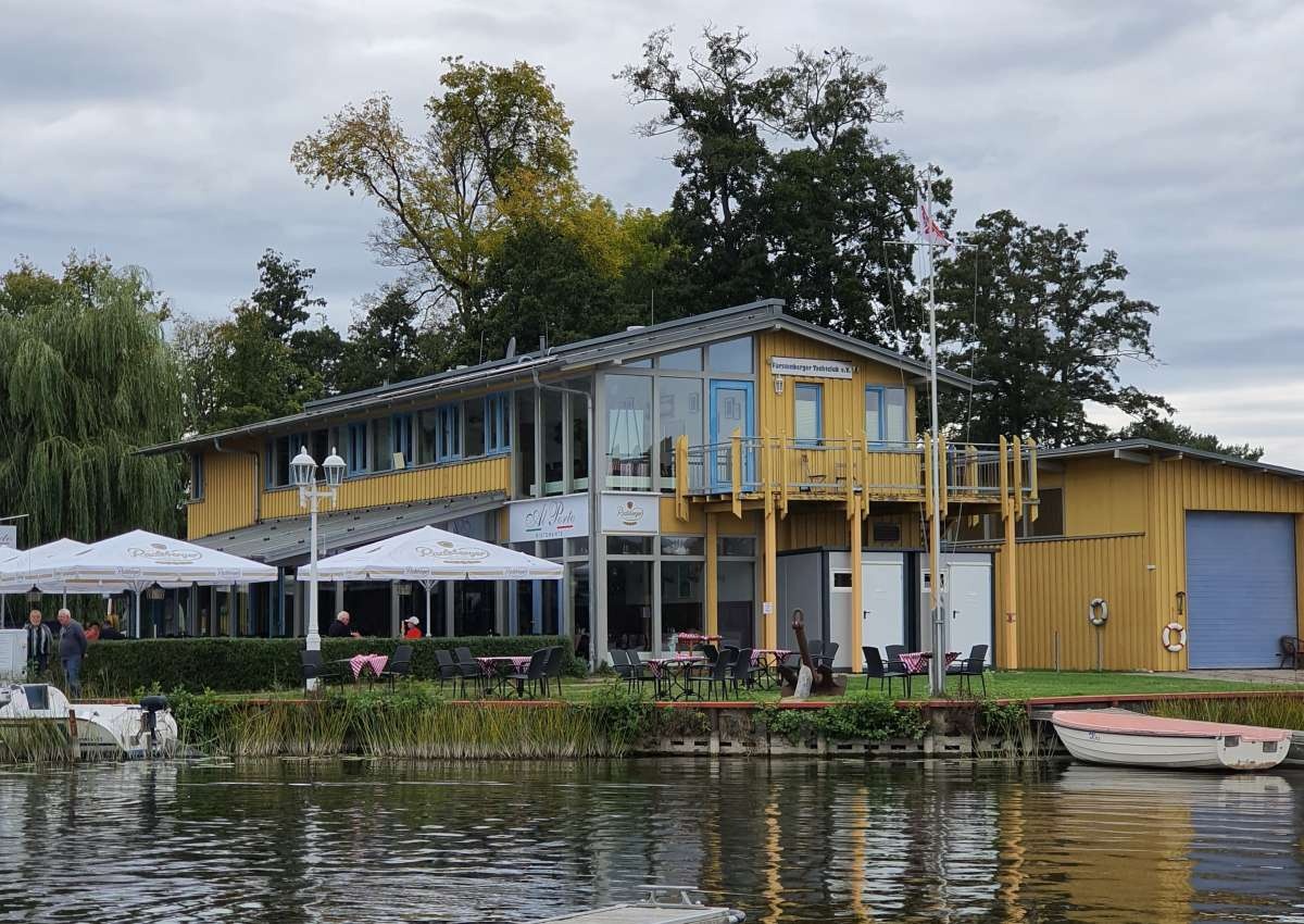 Fürstenberger Yachtclub (im westl. Schwedtsee) - Marina près de Fürstenberg/Havel