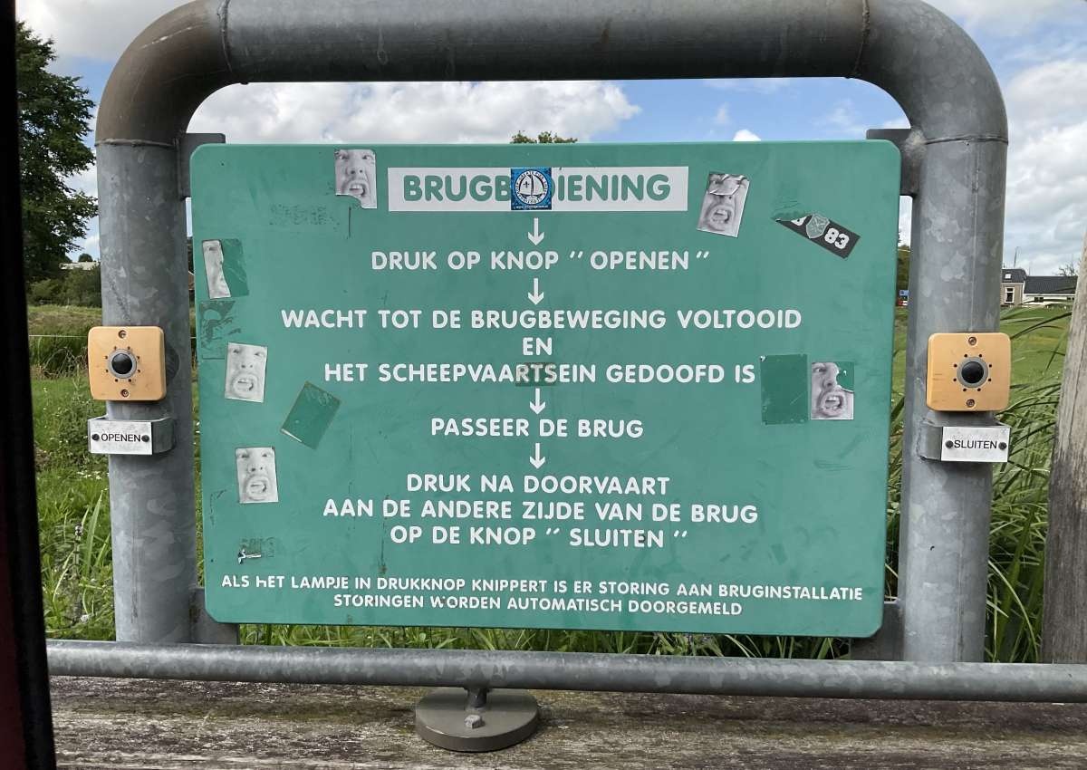 Draaibrug te Oppenhuizen - Bridge in de buurt van Súdwest-Fryslân (Oppenhuizen)