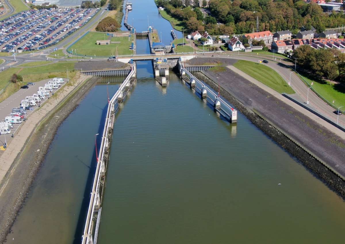 Tsjerk Hiddessluizen, brug over buitenhoofd (1) - Bridge in de buurt van Harlingen