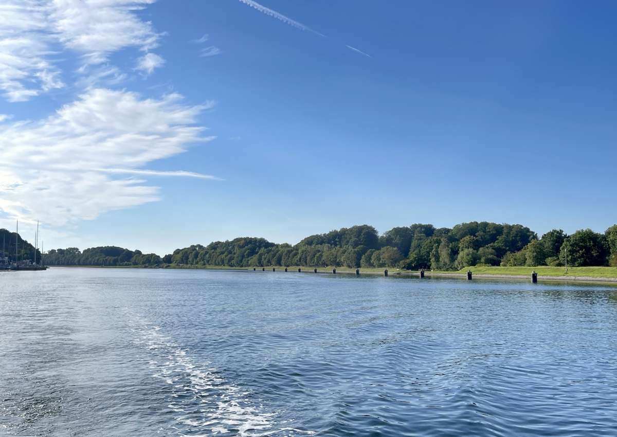 Nord-Ostsee-Kanal - UKW-Kanäle - Navinfo près de Kiel (Wik)