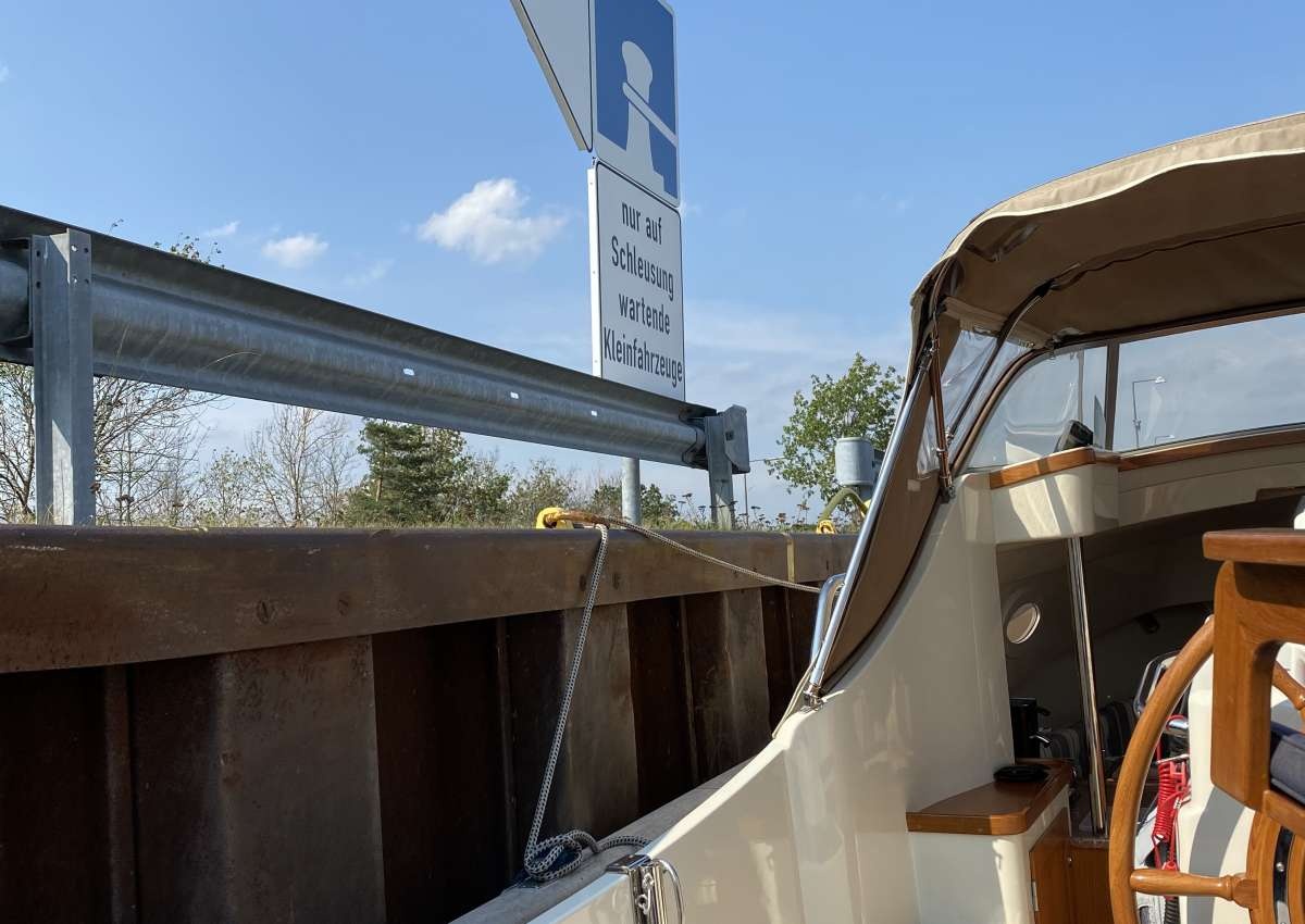 Wartestelle für Kleinfahrzeuge und Sportboote - Navinfo in de buurt van Wrestedt (Wieren)