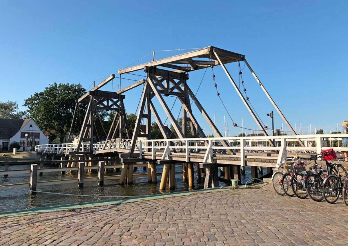 Wiecker Klappbrücke - Navinfo bei Greifswald (Wieck)