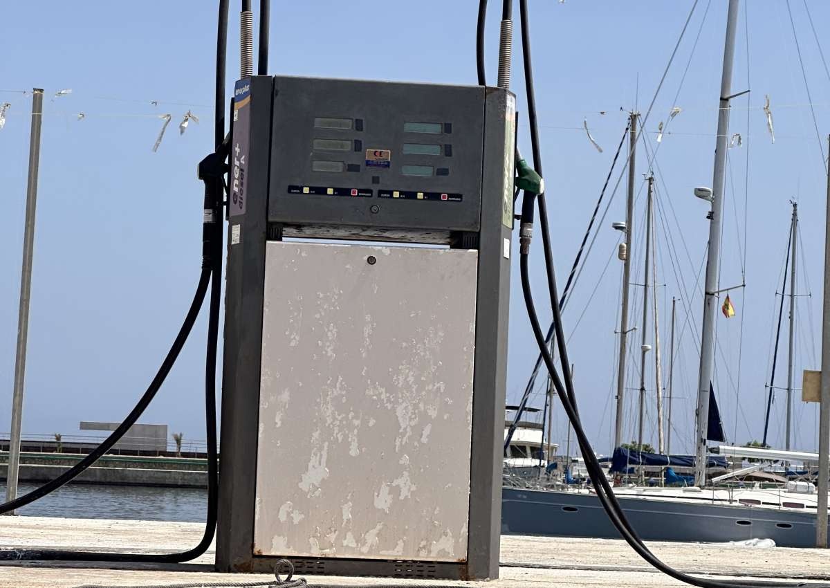 Adra fuel station - Brandstof in de buurt van Adra