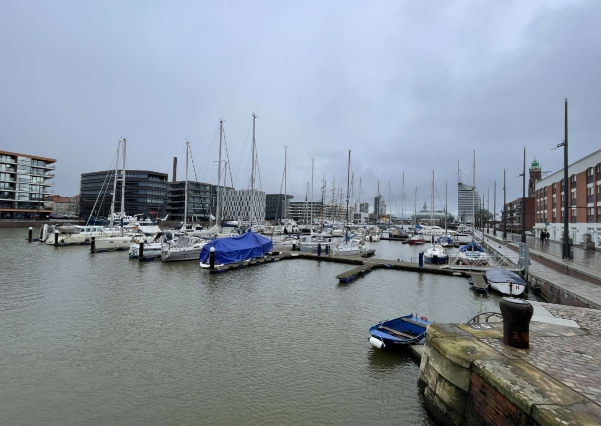 Bremerhaven - im-jaich Lloyd Marina - Hafen bei Bremerhaven (Mitte)