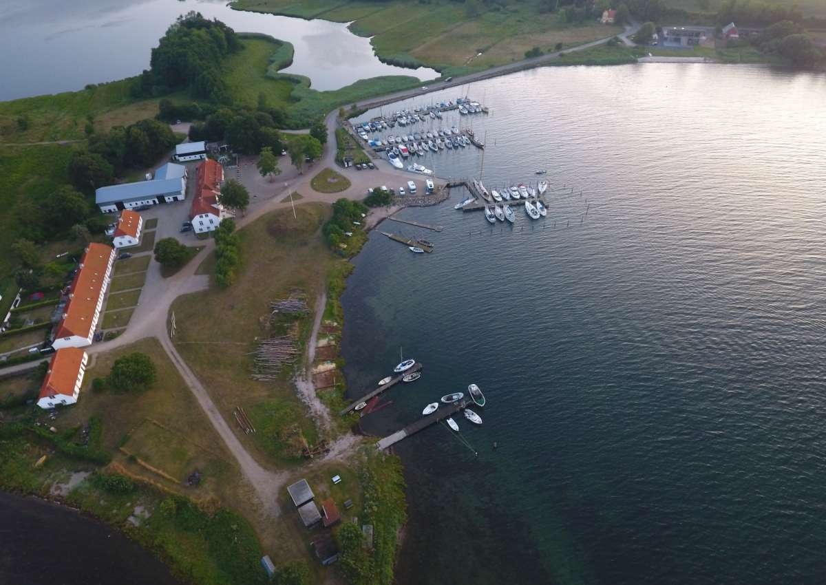 Kalvø (Genner Bugt) - Jachthaven in de buurt van Kalvø