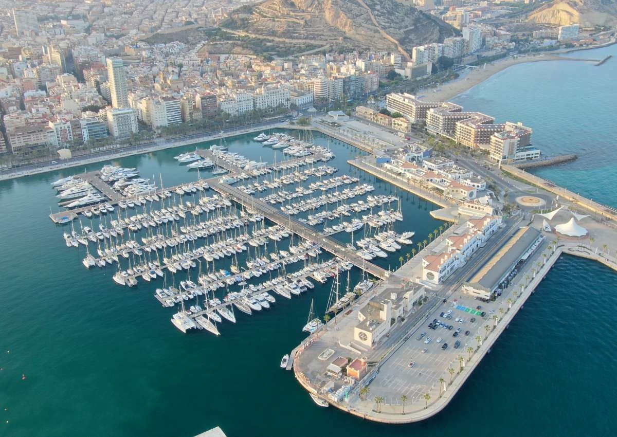 Marina Deportiva del Puerto de Alicante - Jachthaven in de buurt van Alicante (Centro Histórico)